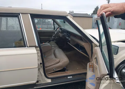 1989 Lincoln Town Car Signature z USA, uszkodzony, nr VIN 1LNBM82F7KY789356